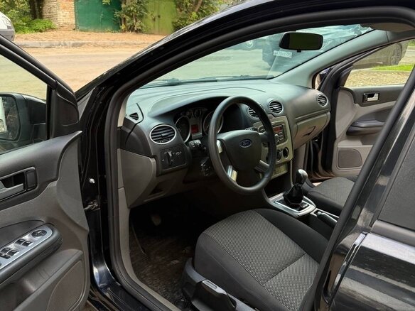 2010 Ford Focus II Рестайлинг, чёрный - вид 7