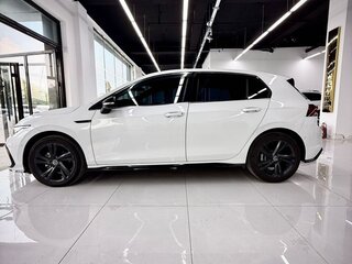 2022 Volkswagen Golf VIII, белый, 1900000 рублей, вид 5