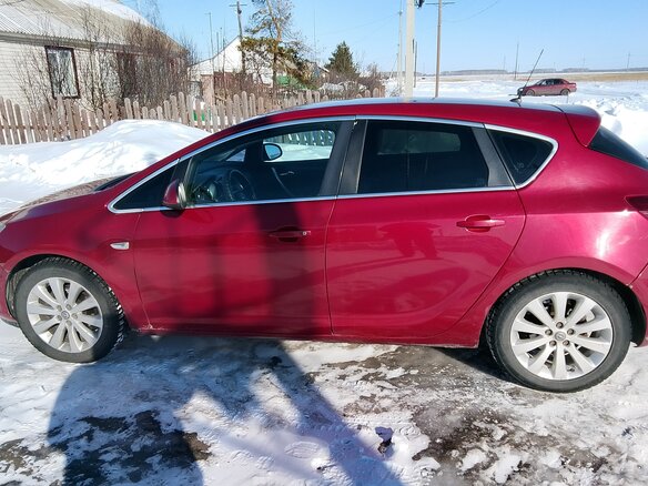 2011 Opel Astra J, красный, 550000 рублей - вид 3