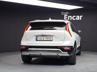 2023 Kia Niro II, белый, 2098000 рублей, вид 4