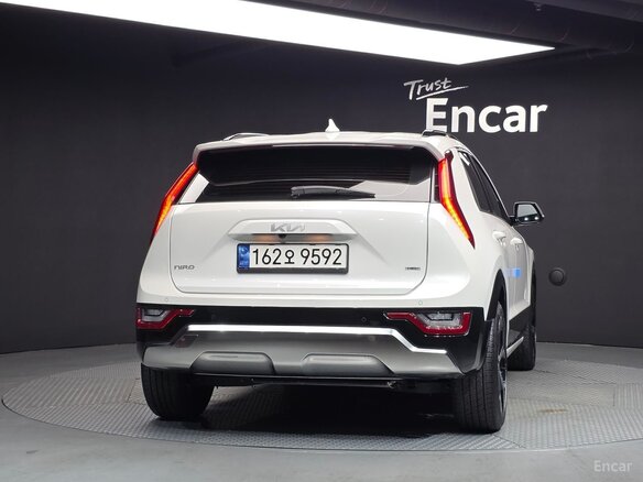 2023 Kia Niro II, белый, 2098000 рублей - вид 3