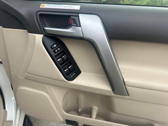 2021 Toyota Land Cruiser Prado 150 Series Рестайлинг 3, белый, 5700000 рублей - вид 30
