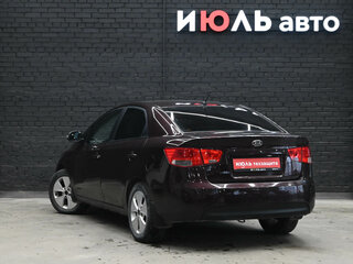 2010 Kia Cerato 6-speed II, красный, 720000 рублей, вид 4