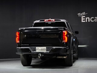 2024 Chevrolet Colorado III, чёрный, 5686955 рублей, вид 4