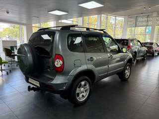 2011 Chevrolet Niva I Рестайлинг, серебристый, 384000 рублей, вид 4