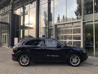 2019 Porsche Cayenne III, чёрный, 6590000 рублей, вид 3