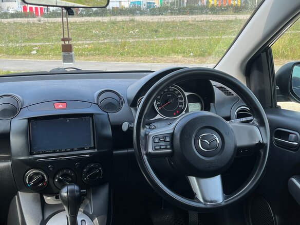 2013 Mazda Demio III (DE), чёрный - вид 5