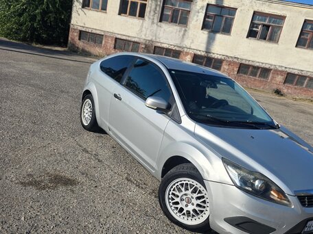 2010 Ford Focus II Рестайлинг, серебристый, 370000 рублей, вид 1