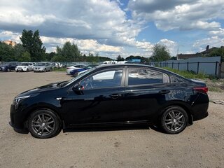 2021 Kia Rio IV Рестайлинг, чёрный, 1770000 рублей, вид 4