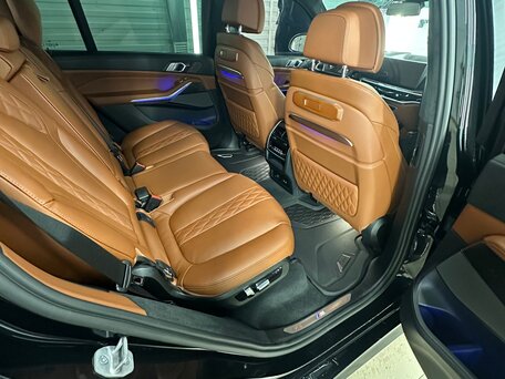 2023 BMW X7 M60i I (G07) Рестайлинг, чёрный, 19990000 рублей, вид 4