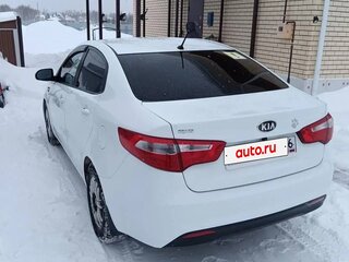 2014 Kia Rio 4-speed III, белый, 840000 рублей, вид 4