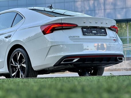 2022 Skoda Octavia IV (A8), белый, 2330000 рублей, вид 5