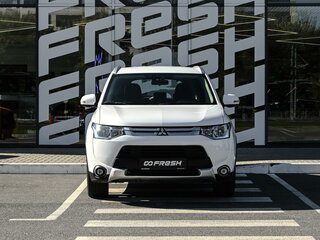 2014 Mitsubishi Outlander III Рестайлинг, белый, 1589000 рублей, вид 3