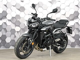 2024 Triumph Street Triple, серый, 1199000 рублей, вид 2