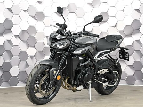 2024 Triumph Street Triple, серый, 1199000 рублей, вид 2