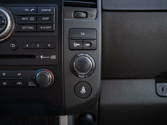 2011 Nissan Pathfinder III Рестайлинг, чёрный - вид 18
