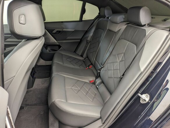 2026 BMW 5 серии 530i xDrive VIII (G60/G61/G68), чёрный - вид 19