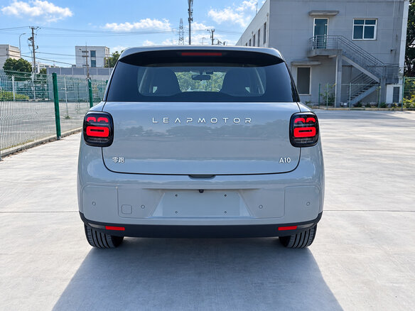 2026 Leapmotor A10 39.8 kWh, бежевый, 1600000 рублей - вид 13