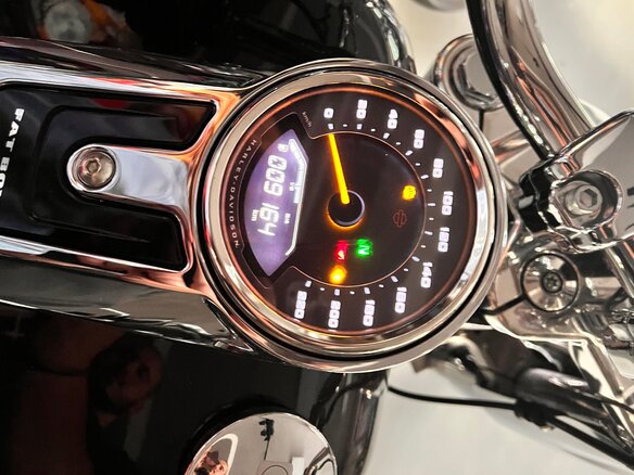 2023 Harley-Davidson Fat Boy, чёрный, 2300000 рублей - вид 2
