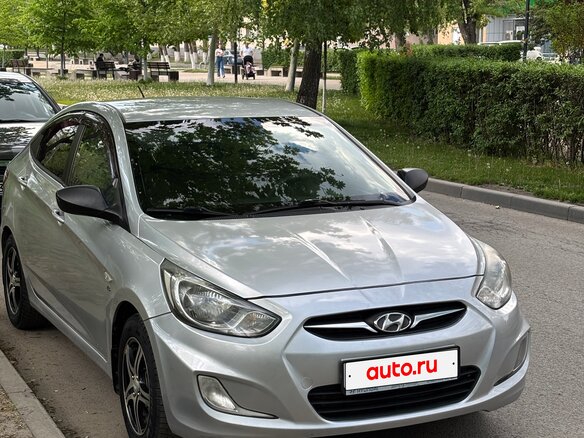 2011 Hyundai Solaris I, серебристый - вид 2