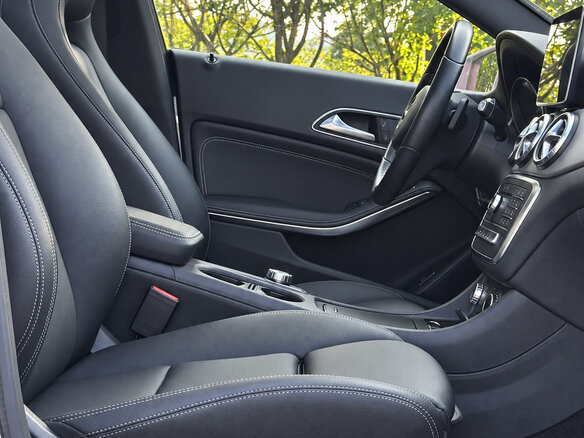 2019 Mercedes-Benz CLA 200 I (C117, X117) Рестайлинг, розовый, 1760000 рублей - вид 16
