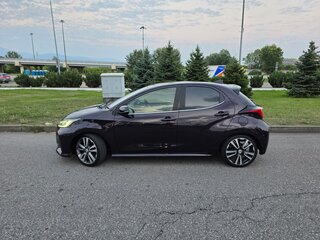 2020 Toyota Yaris IV, фиолетовый, 1600000 рублей, вид 2