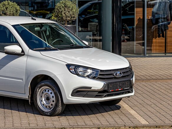 2024 Lada (ВАЗ) Granta I Рестайлинг, белый, 755000 рублей - вид 7