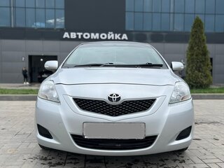 2009 Toyota Belta I, серебристый, 720000 рублей, вид 1