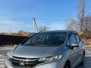 2017 Honda Fit III Рестайлинг, серебристый, 970000 рублей, вид 1