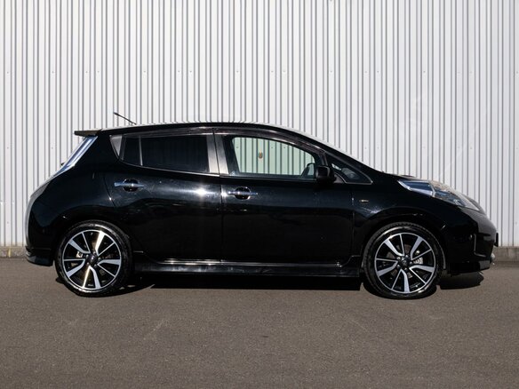 2015 Nissan Leaf 30kWh I (ZE0/AZE0), чёрный, 1110000 рублей - вид 4