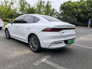 2023 BYD Qin Plus EV 500 I, белый, 1450005 рублей, вид 4