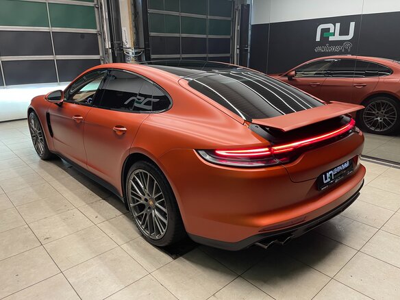 2021 Porsche Panamera 4 II Рестайлинг, оранжевый, 11800000 рублей - вид 2