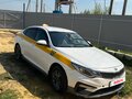 2019 Kia Optima IV Рестайлинг, белый, 1250000 рублей - вид 1