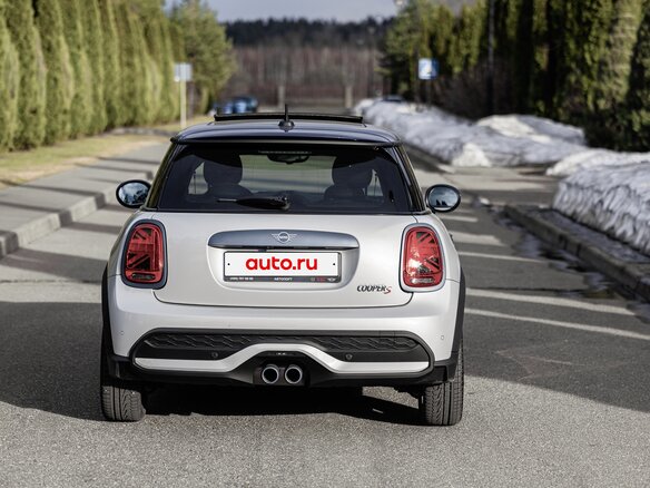 2022 Mini Hatch Cooper S III (F55/F56) Рестайлинг 2, серый, 3950000 рублей - вид 2