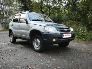 2011 Chevrolet Niva I Рестайлинг, серебристый, 285000 рублей, вид 1
