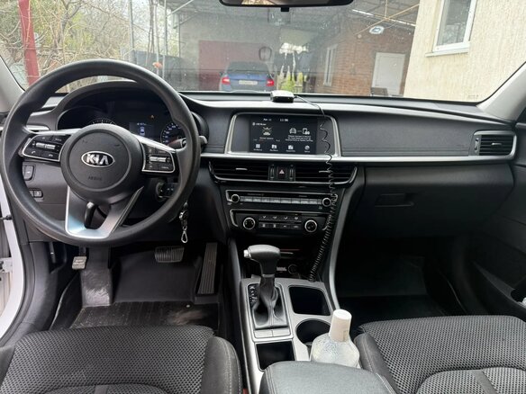 2019 Kia Optima IV Рестайлинг, белый, 2200000 рублей - вид 5
