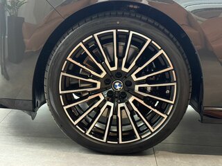 2026 BMW 7 серии 740 xDrive VII (G70) Рестайлинг, серый, 24990000 рублей, вид 2