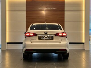 2019 Kia Cerato III Рестайлинг (Classic), белый, 1449900 рублей, вид 5