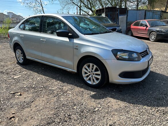 2013 Volkswagen Polo V, серебристый, 515000 рублей - вид 2
