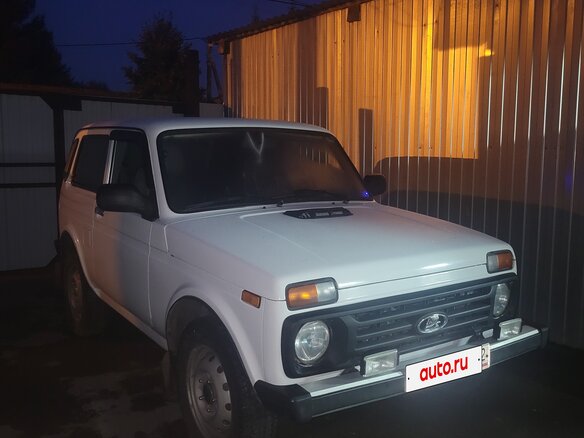 2014 Lada (ВАЗ) 2121 (4x4) I Рестайлинг, белый, 460000 рублей - вид 4