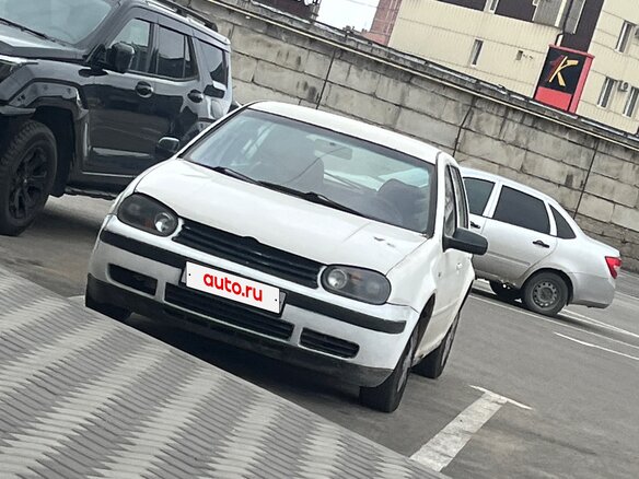 1998 Volkswagen Golf IV, белый, 200000 рублей - вид 2