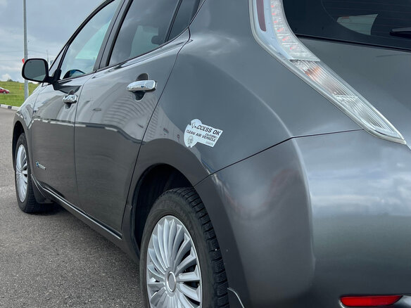 2014 Nissan Leaf (EM57) I (ZE0/AZE0), серый, 725000 рублей - вид 7