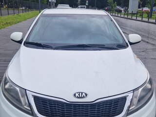 2013 Kia Rio 4-speed III, белый, 670000 рублей, вид 3