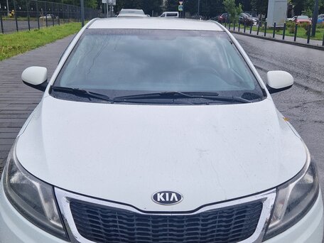 2013 Kia Rio 4-speed III, белый, 670000 рублей, вид 3