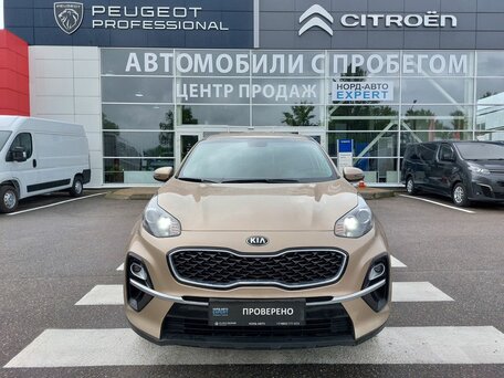 2018 Kia Sportage IV Рестайлинг, коричневый, 2120000 рублей, вид 2