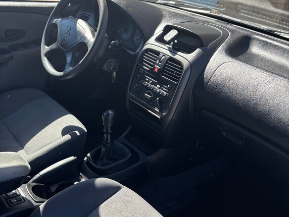 2003 Mitsubishi Carisma I Рестайлинг, серебристый, 190000 рублей - вид 5