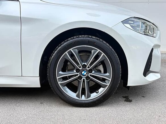 2022 BMW 1 серии 120i III (F52) Рестайлинг, белый, 1420000 рублей - вид 12