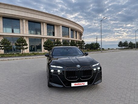 2024 BMW 7 серии 740i xDrive VII (G70), чёрный, 12900000 рублей, вид 2