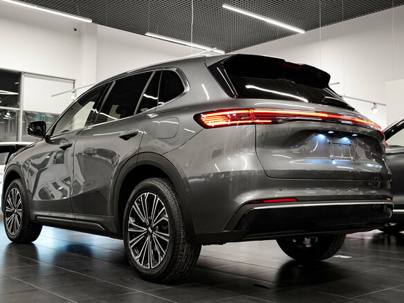 2026 Geely EX5 Гибрид EM-i, серый, 3974990 рублей - вид 3