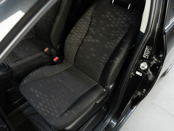 2013 Toyota Ractis II, чёрный, 790000 рублей - вид 13